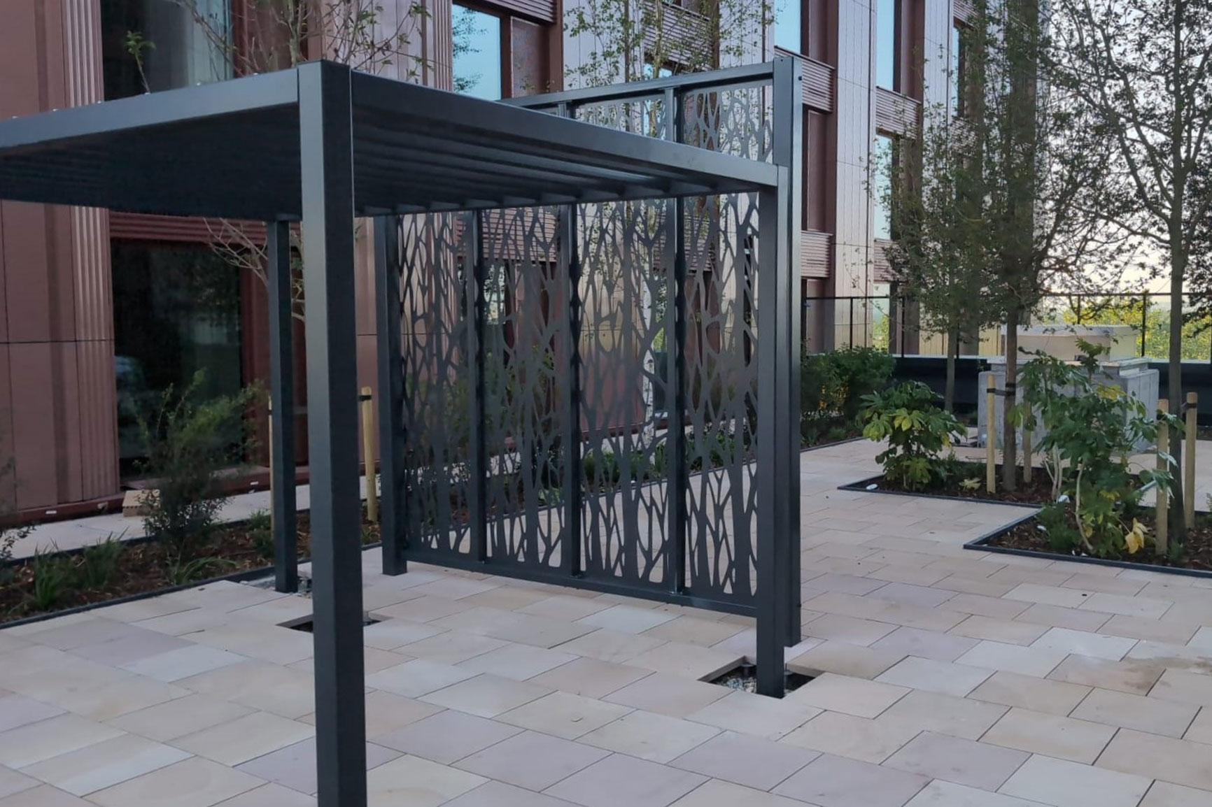 More commuters cycle to work but worry about their bikes being stolen